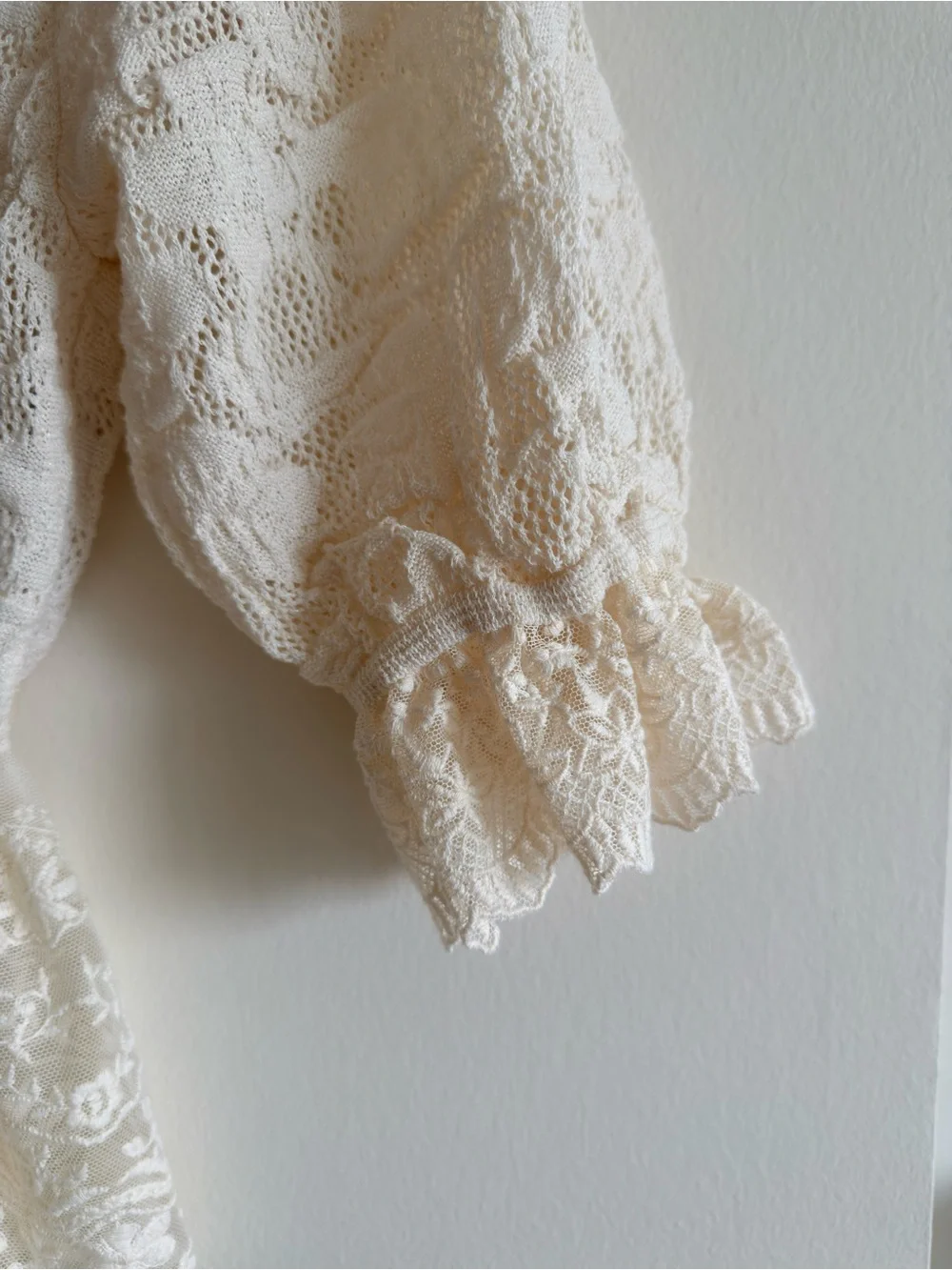 Zara Ivory Lace Peplum Ruffle Top with Satin Waist Tie Size Small